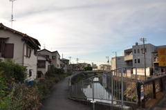 小川。