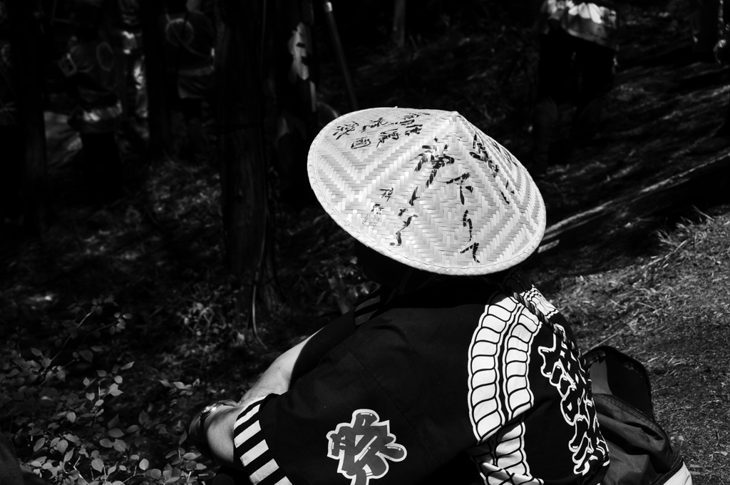 奥山の大木 里に下りて神となる