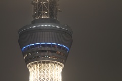 スカイツリーは二日目も霧の中