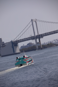 まだ浮いてない水中翼船