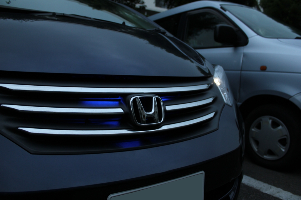 ホンダ フリード グリルLED