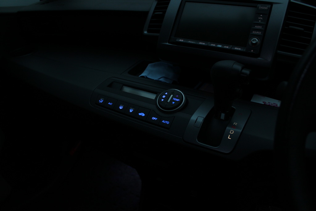 ホンダ フリード エアコン ユニット LED
