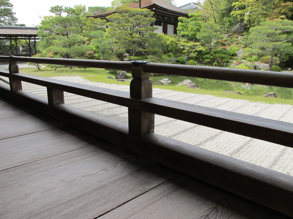 伸びやかな庭園