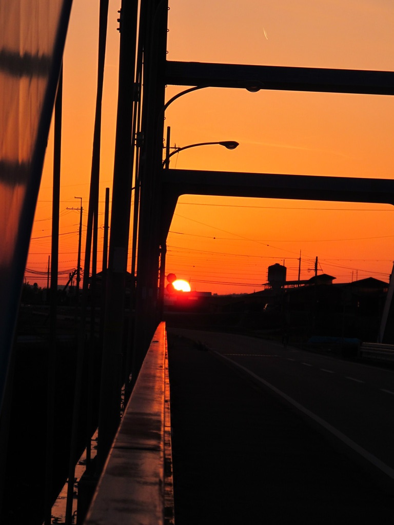 燃える夕日に感謝