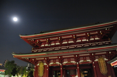 月＠浅草寺