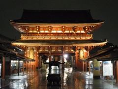 雨の浅草寺