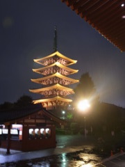 雨の浅草寺