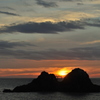 夫婦岩に沈む夕陽