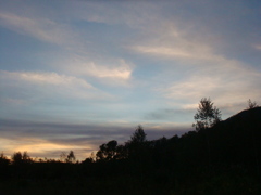山と影と夕暮れと