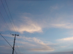 空を切る