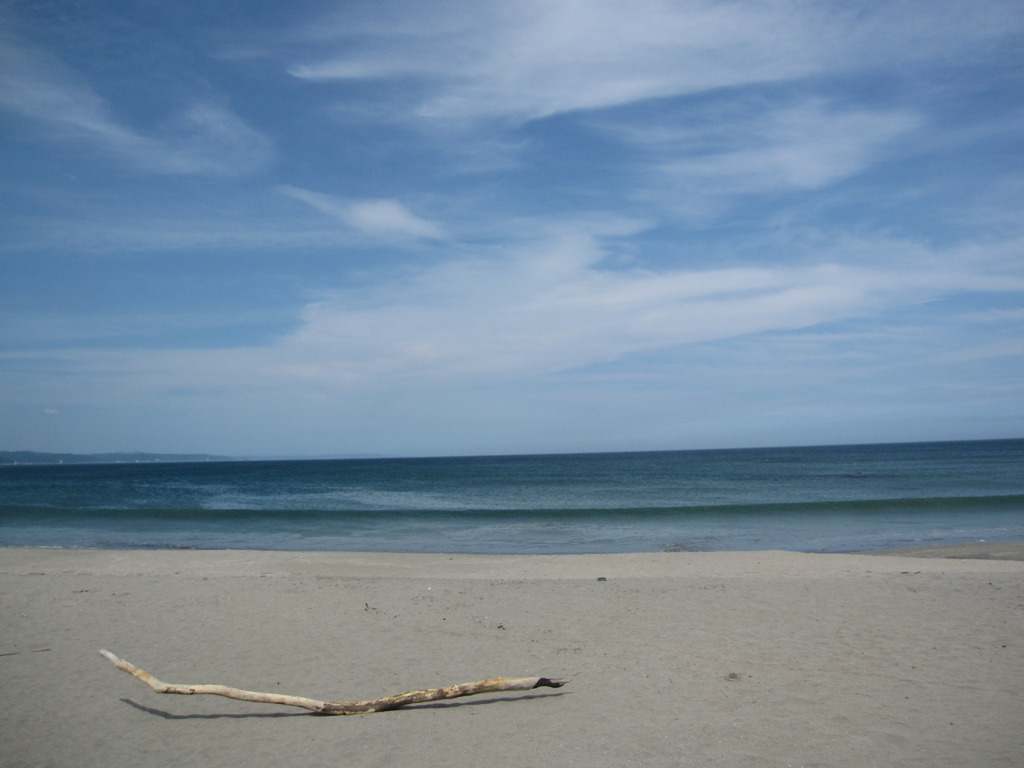 波と砂浜