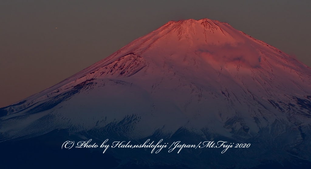紅る富士の山