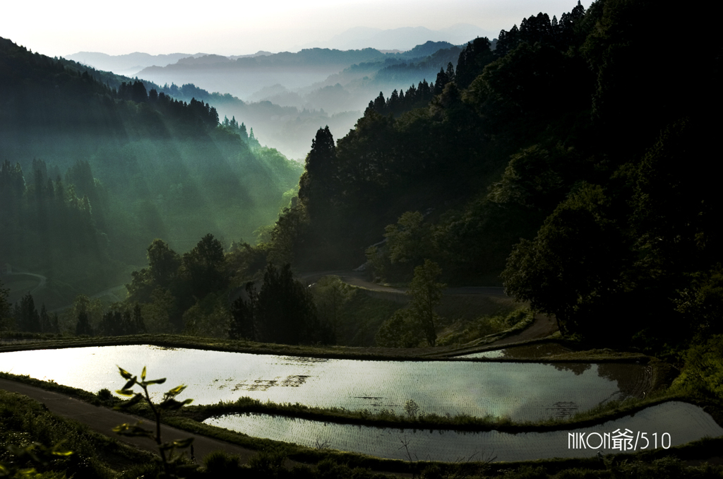 山間の景