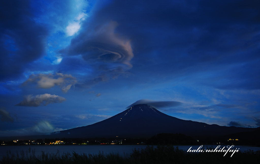 空を割って