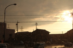 夕焼けに雨
