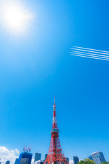 東京タワーとブルーインパルス