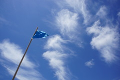 旗と空