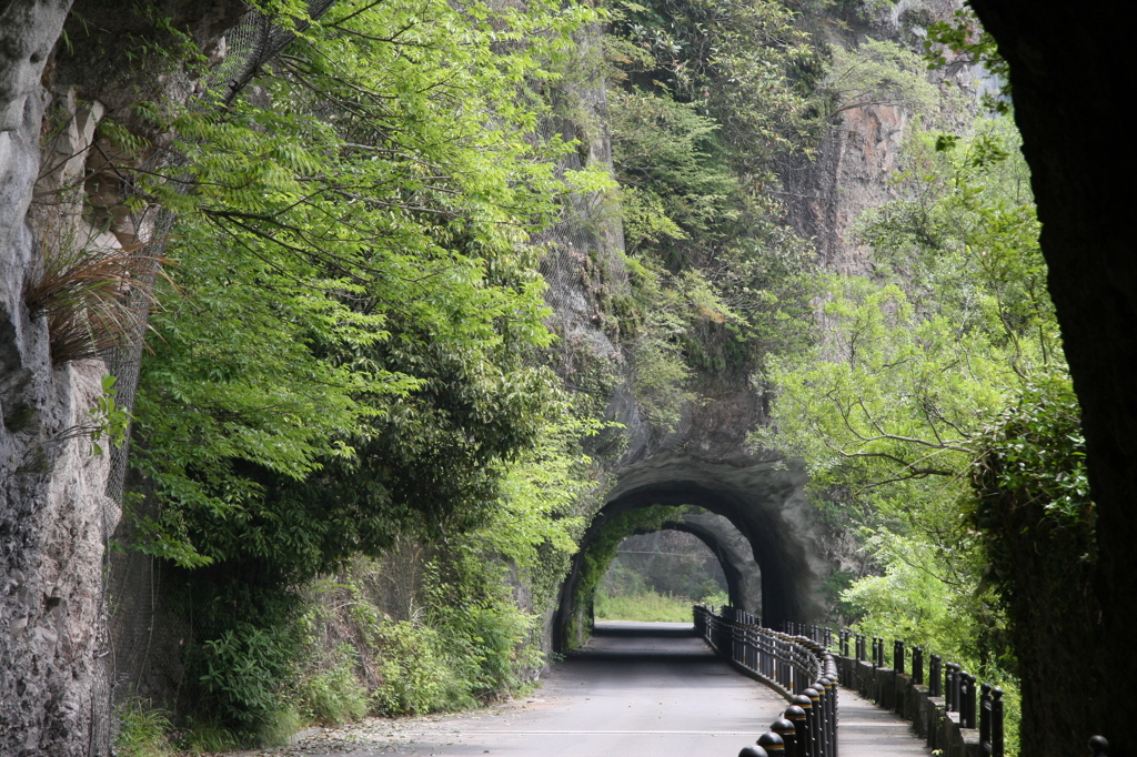 青の洞門