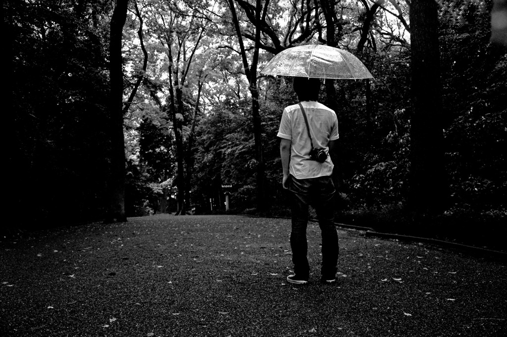 雨と男とカメラ