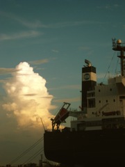 船と積雲