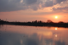 湖畔の夕暮れ