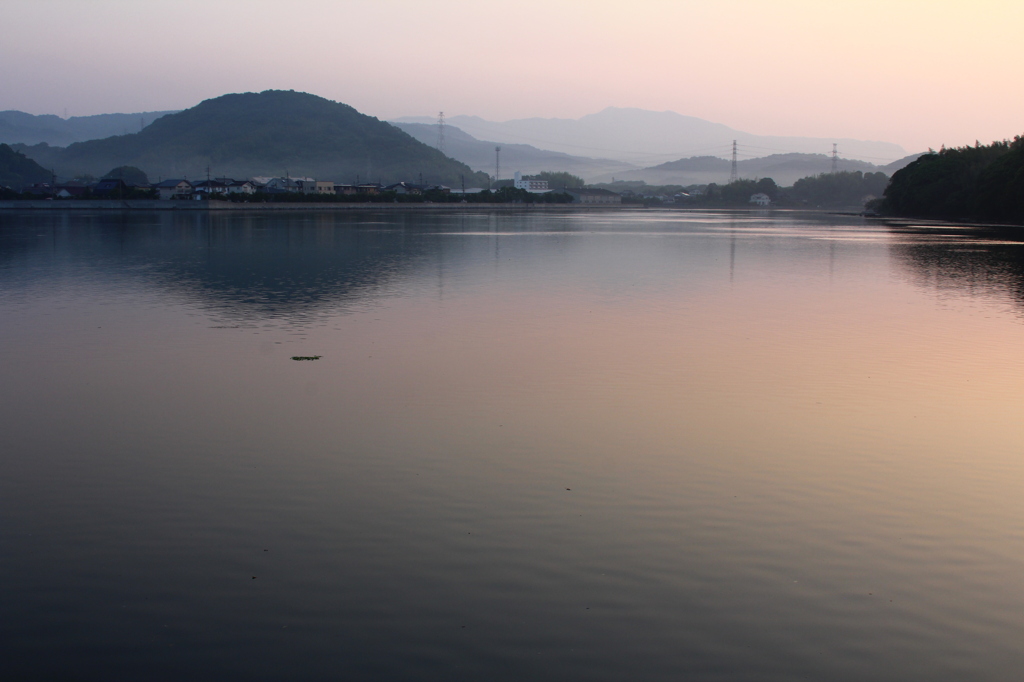 朝の大村湾