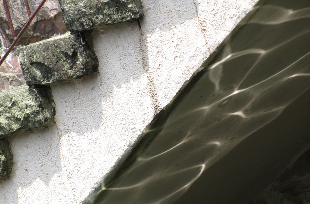 揺れる古の階段