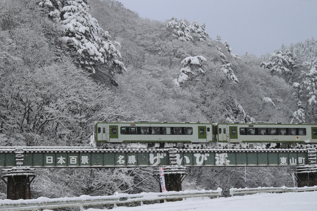 雪景色と電車