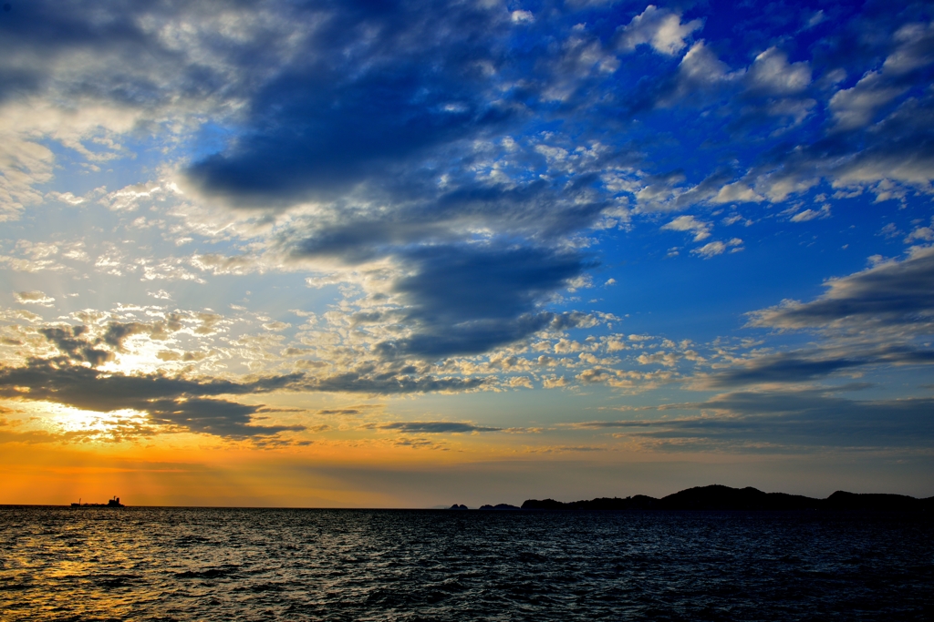 迫る空、そしてまちぼうけ