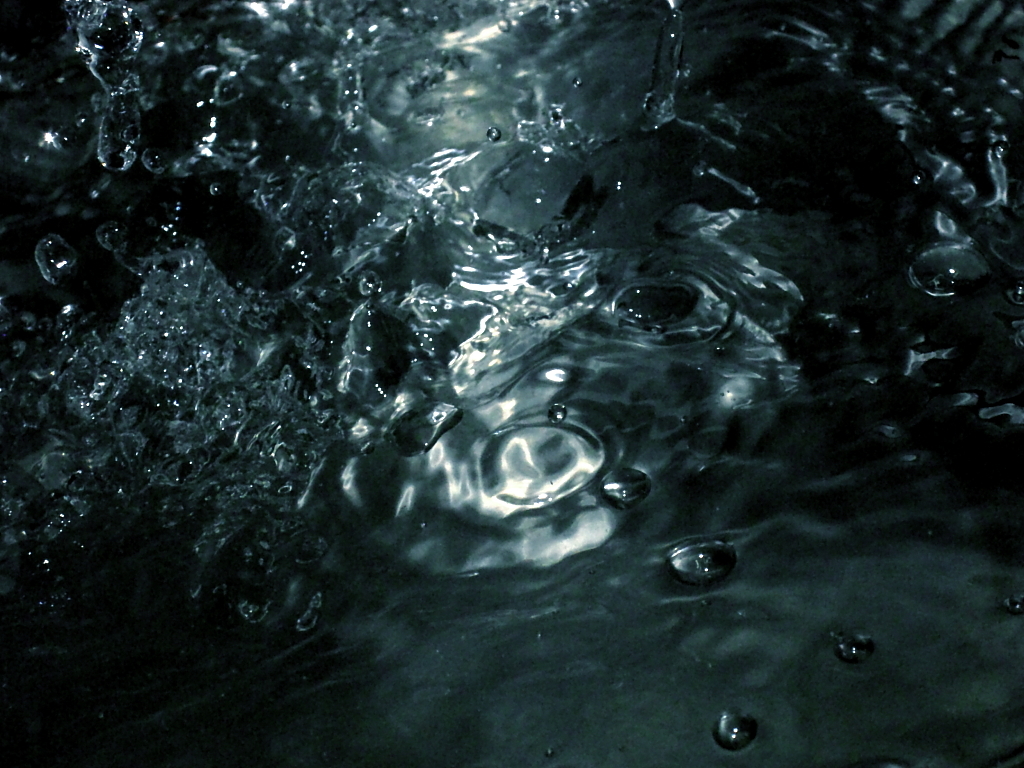 水