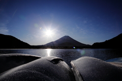 凍てつく朝富士