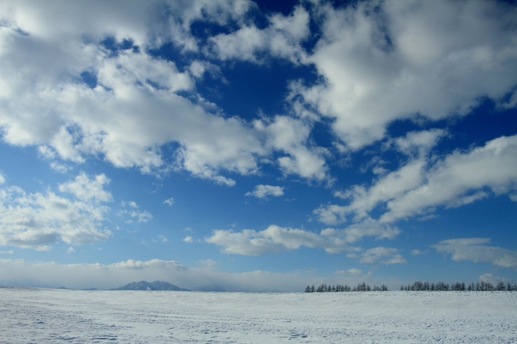 雪と青空と雲と