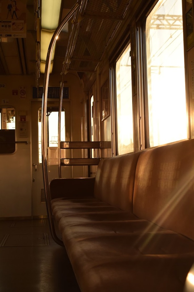 夕刻の車内