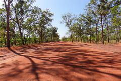 赤土のアウトバックを駆け抜けて