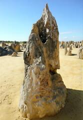 砂漠に立つ無数の奇岩群　その２