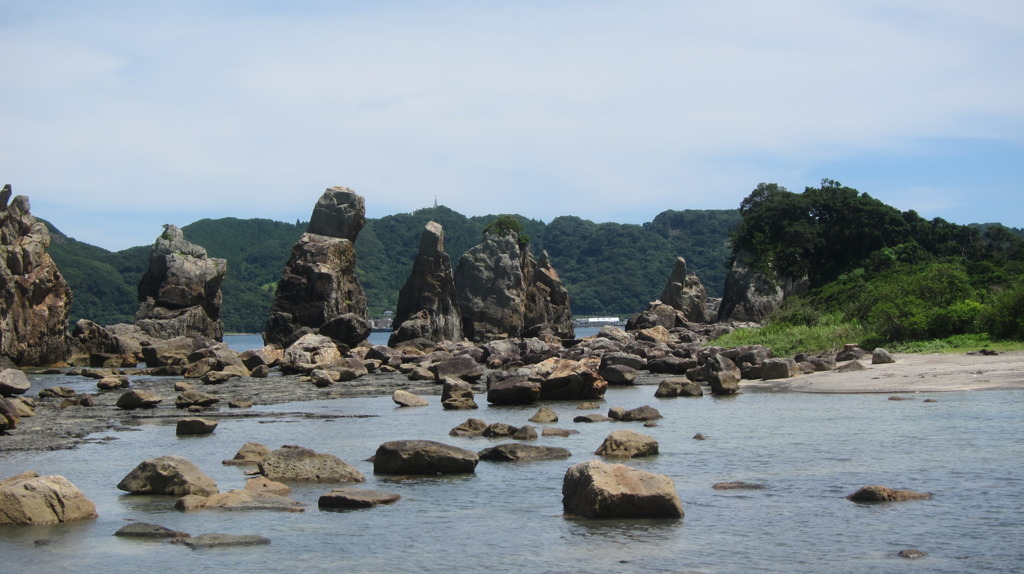 橋杭岩