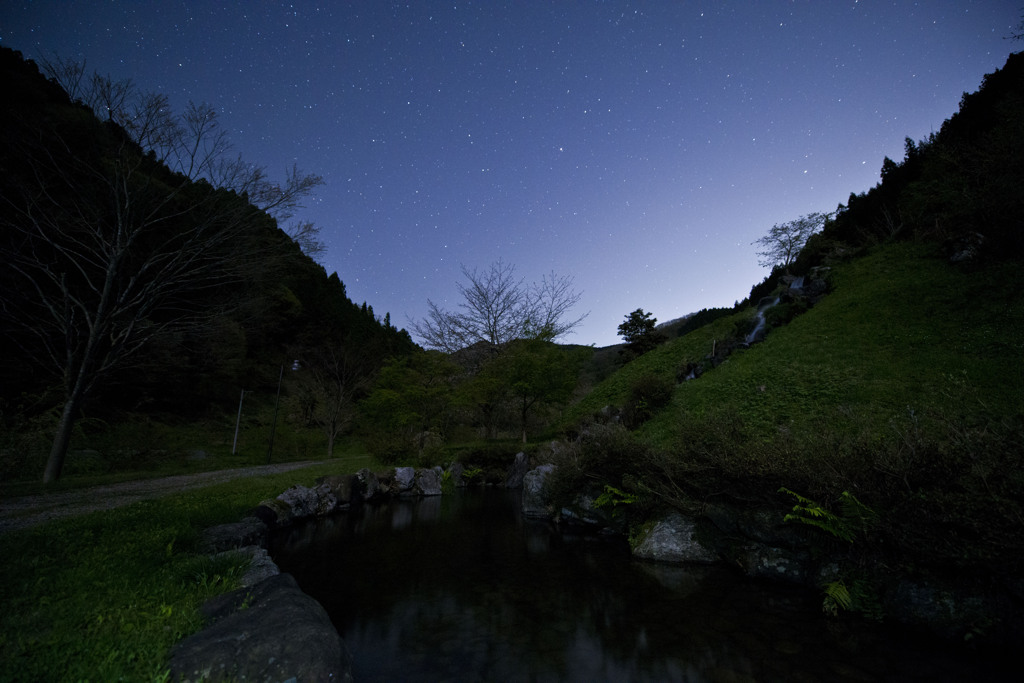 月明かりのある風景
