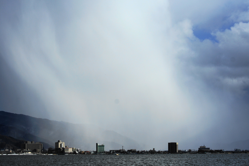 雪雲立つ