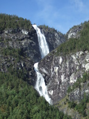 峡谷の滝