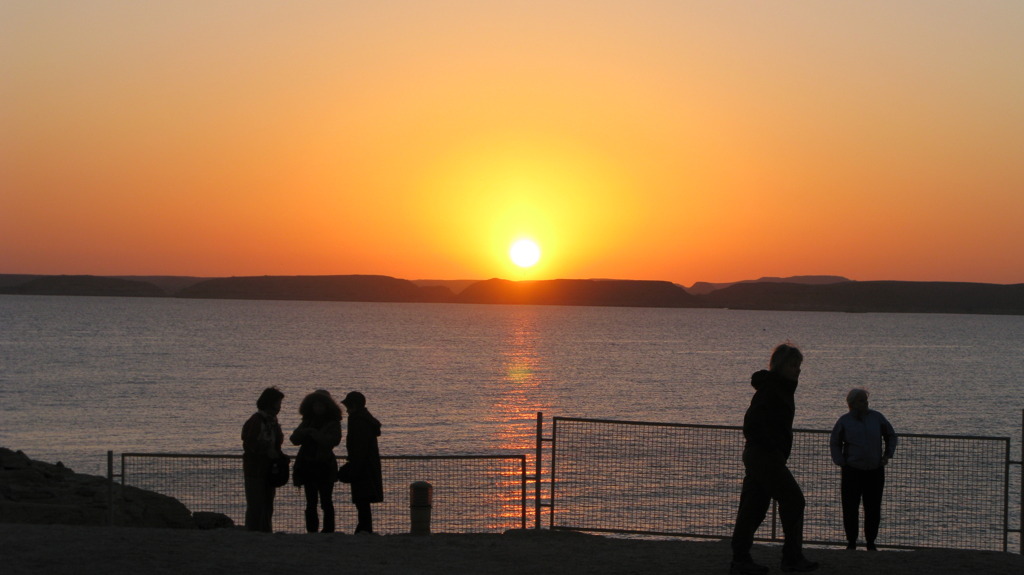 アブシンベルの朝日