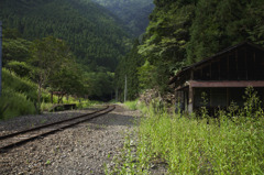 尾盛駅付近の廃屋