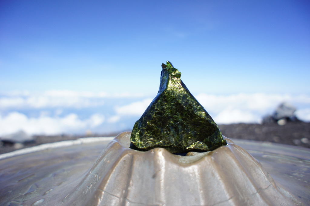 富士山の上でおにぎりを♪