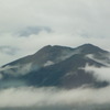 朝の山