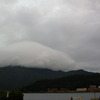 山をのみこむ雲