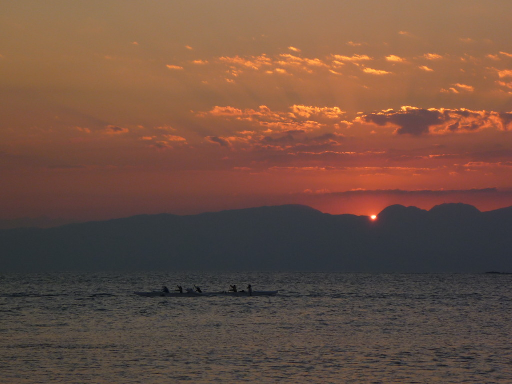 夕暮れとカヌー