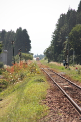 列車を待つ。