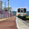 南陽市役所駅を出発する山形鉄道フラワー長井線荒砥行き