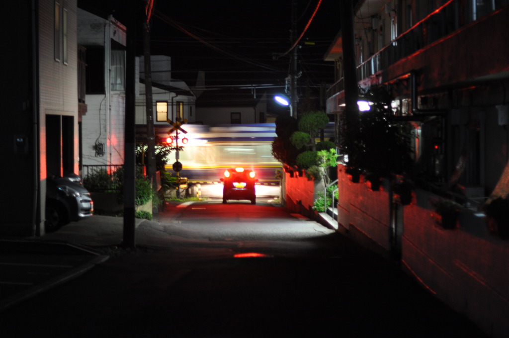 夜の踏切
