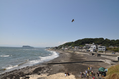 稲村ガ崎海岸から江ノ島を望む