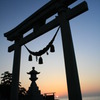 朝日と鳥居